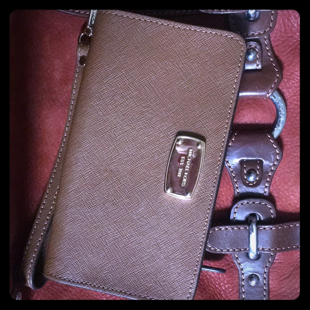 Michael Kors Wallet/Cell Phone Case